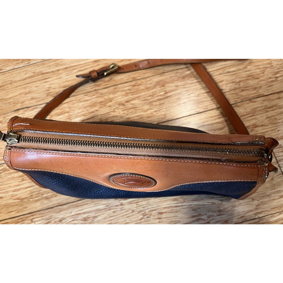 Dooney & Bourke USA Classic Crossbody Bag Pebble Gold Tone / Black Vintage - Picture 6 of 16